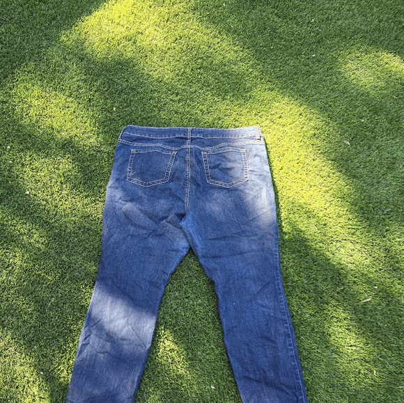 Torrid jeans - Picture 2 of 3